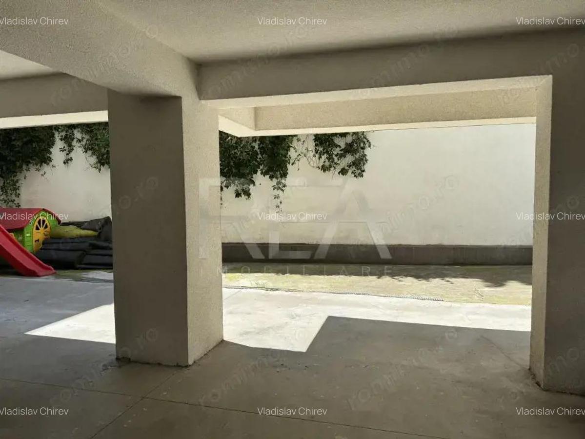 Locuri de parcare Str. Petru Rare? 13 - zona Victoriei - 2