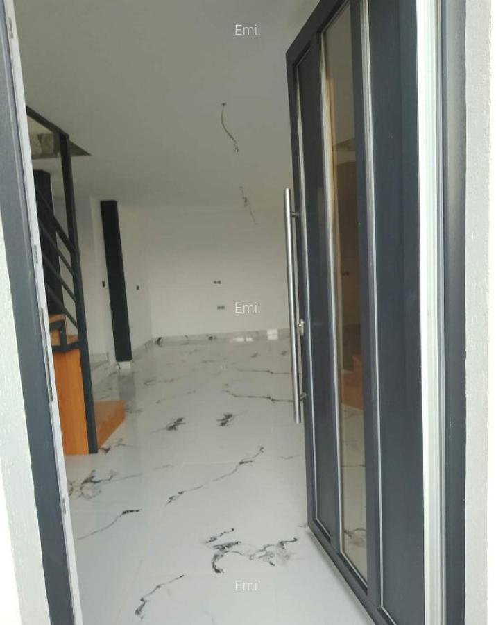 Casa Unirea formata din doua apartamente,cu doua intrari separate. - 11