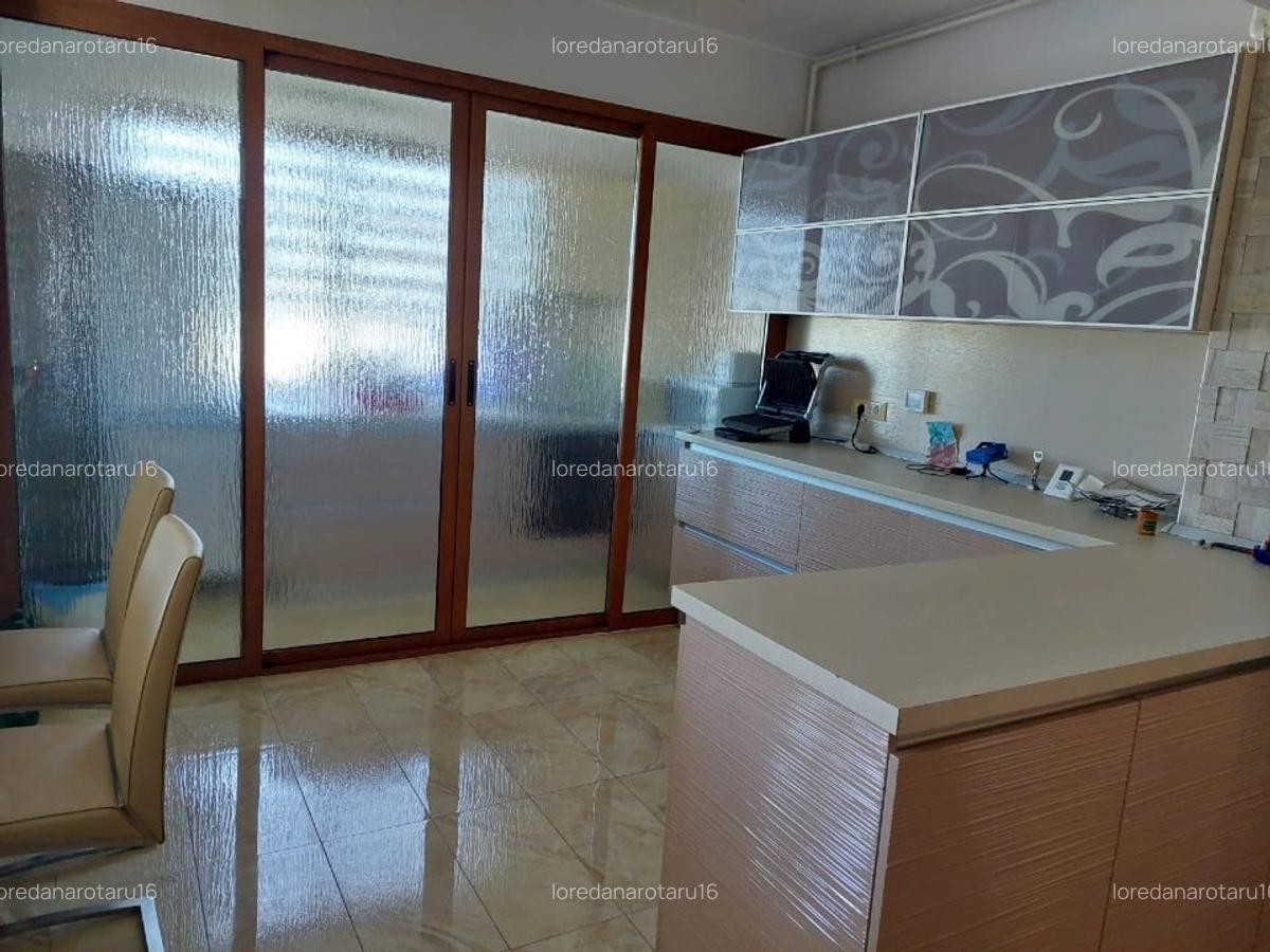 Inchiriez apartament 3 camere - 2