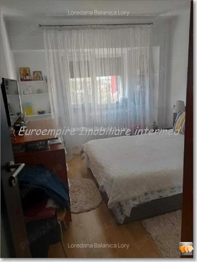 Apartament 3 camere decomandate zona Trocadero - 4