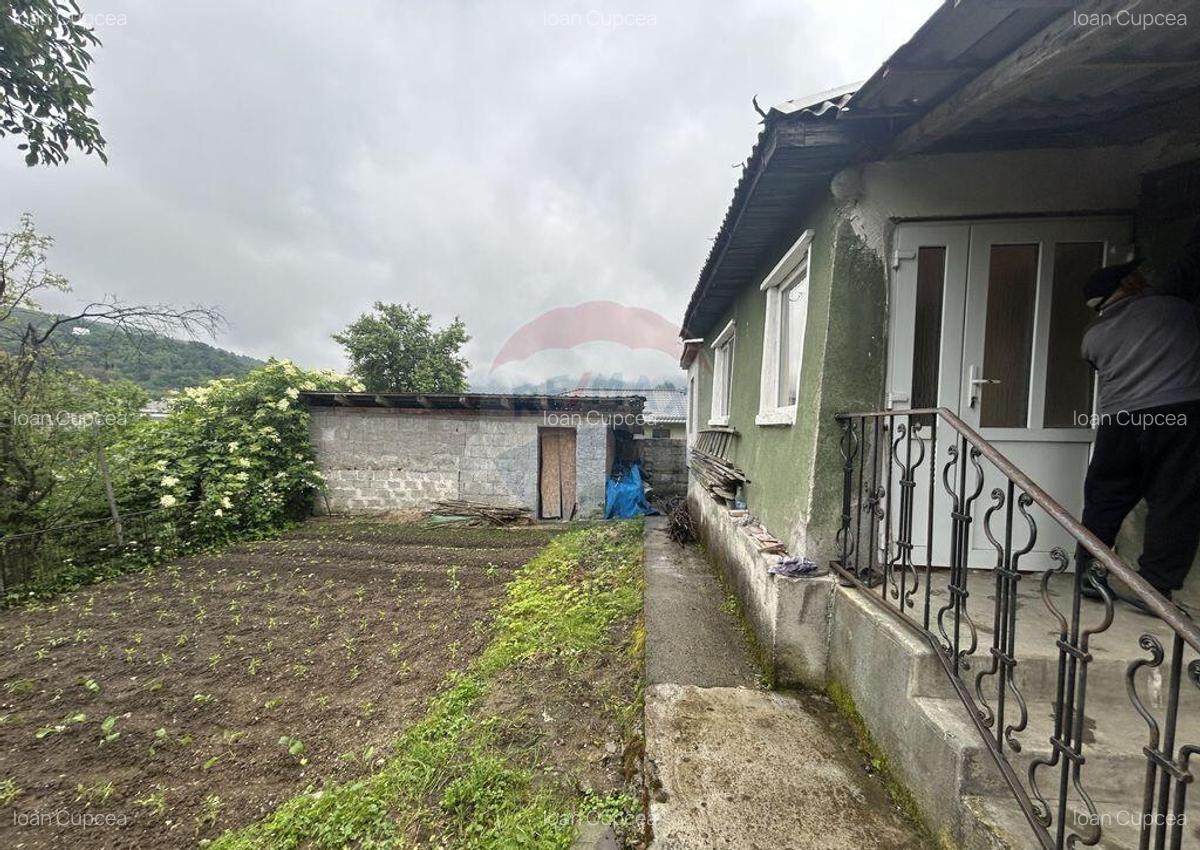 Casa cu 2 camere ?i 2 ari de teren de vanzare in zona... - 2