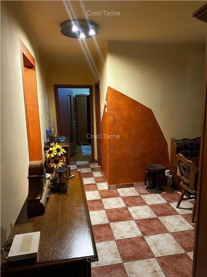 CIRCUMVALATIUNII - ETAJ 1 - BLOC IZOLAT - 4 camere - 2 bai - debara - decomandat - 22