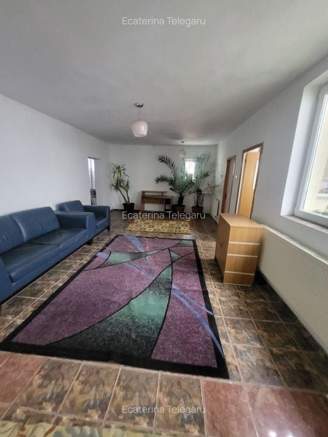 Casa tip vila mansardata, centrala si curte proprie, loc de parcare, 8min metrou - 8