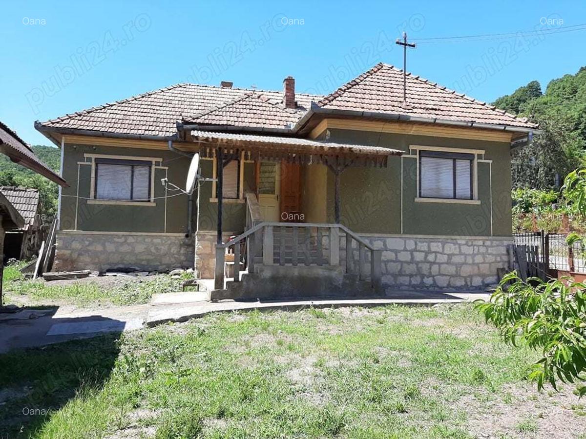 Casa solida din caramida, 4000 mp, cu CF - 1