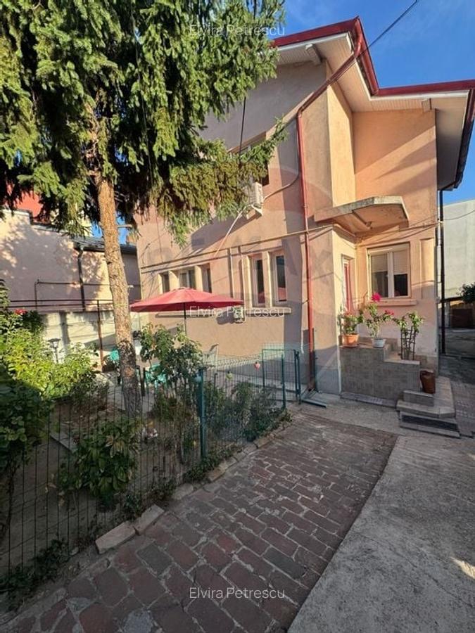 Casa / Vila cu 3 camere de vanzare in zona Central - 1