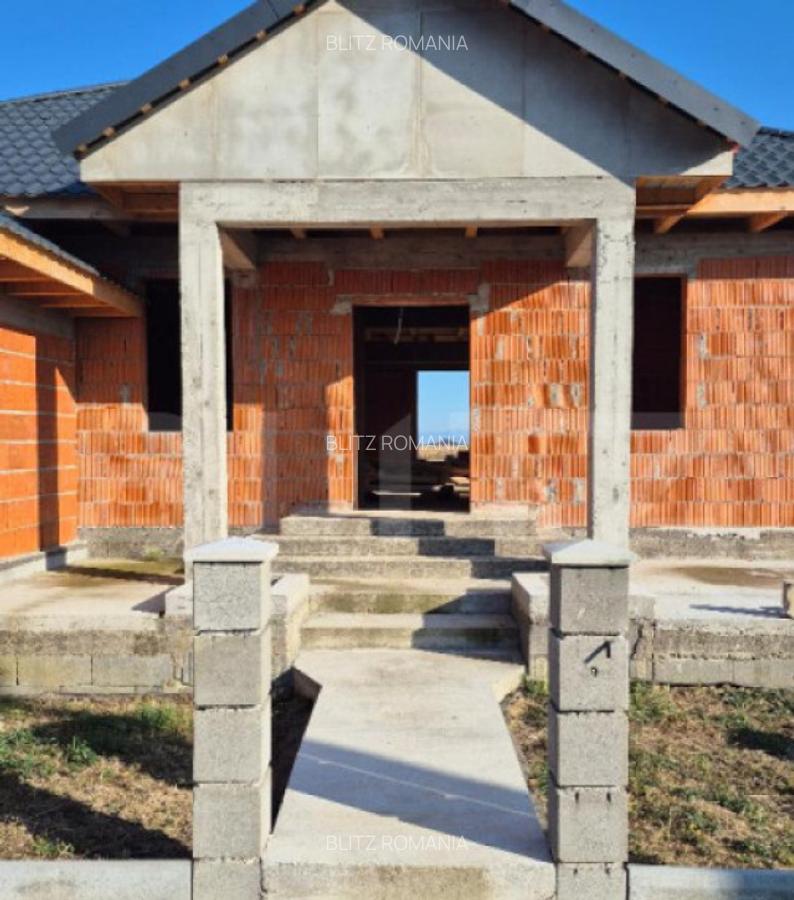 Casa la rosu, 3 camere, 145,31 mp utili, 715 mp teren, zona - 7