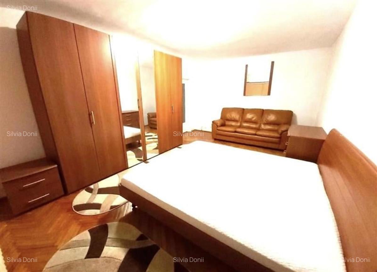 Apartament spatios cu 4 camere - renovat- decomandat - zona Unirii - 4