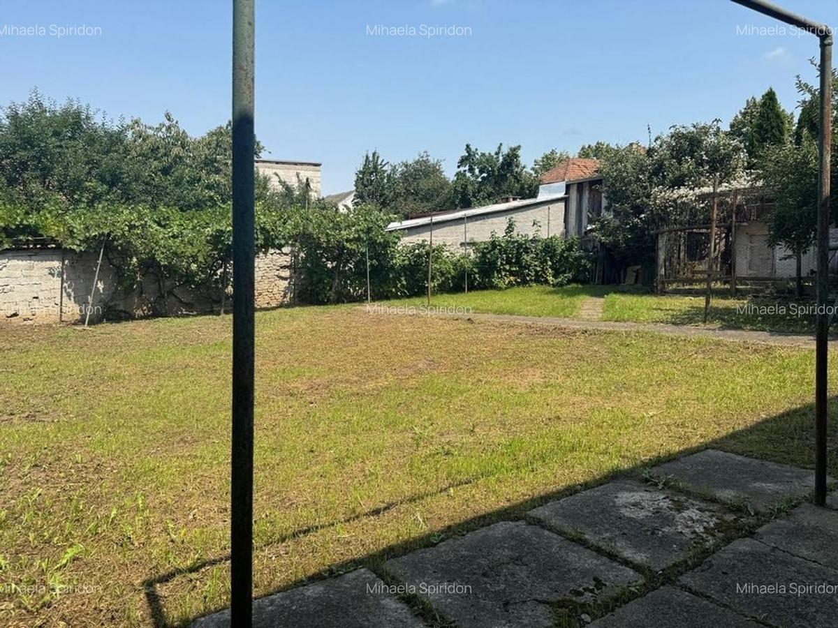 CASA CU POTENTIAL IN CARTIERUL FLORILOR - 13