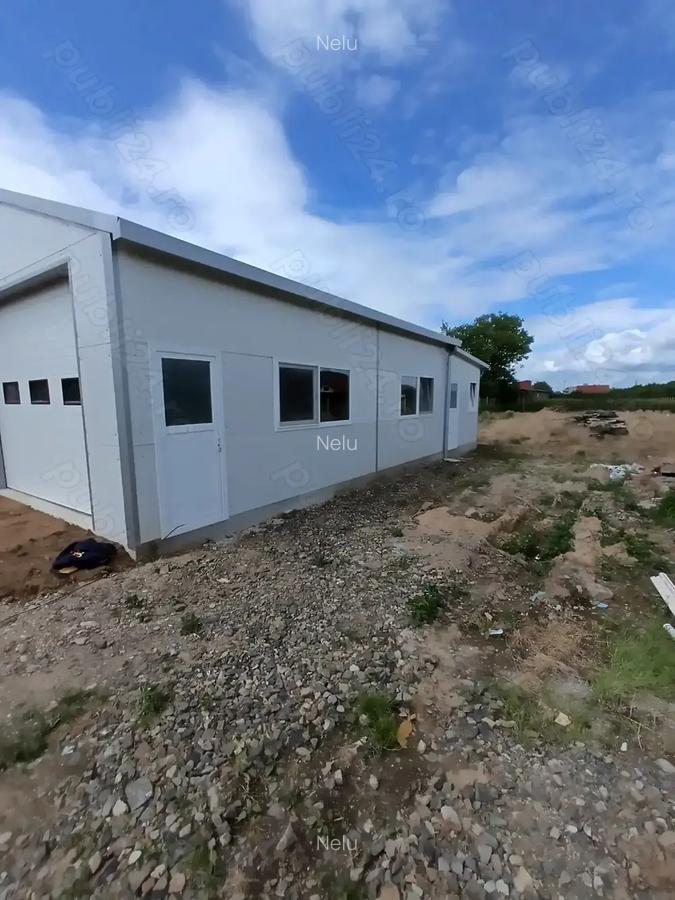 Dau in chirie garaj 45 mp plus curte aferenta - 1