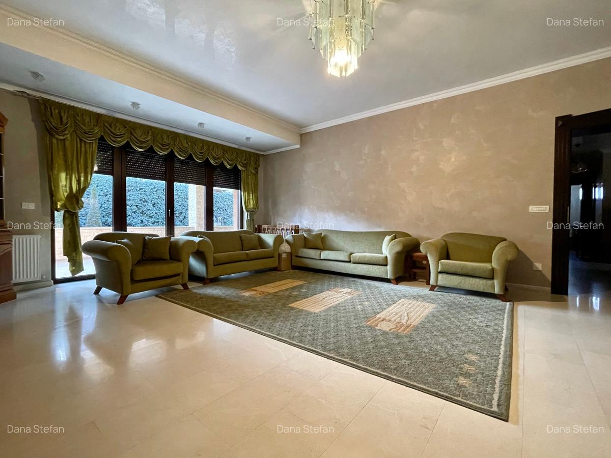 Casă cu 8 camere în Bucureștii Noi - 1