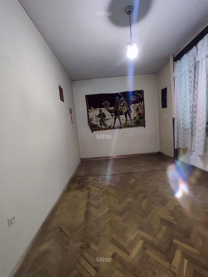 Apartament cu 3 camere semi-decomandat, zona Spitalul Judetean. - 3