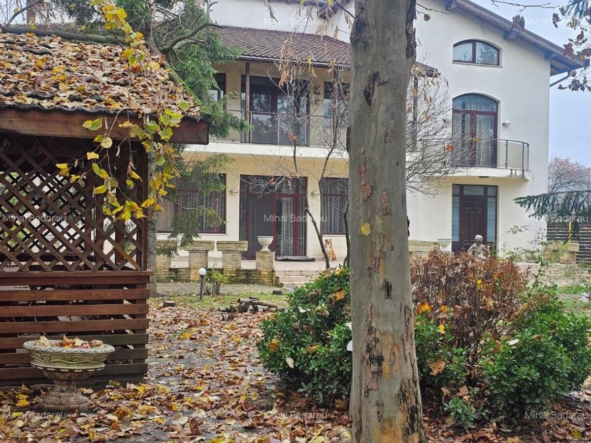 Baneasa - vila 2006, 10 camere, 5 bai, garaj și curte liberă 710 mp! - 1