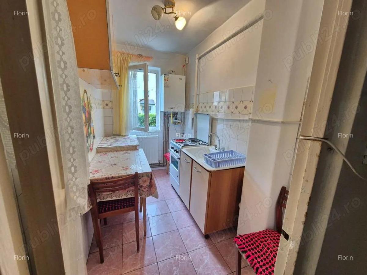 Vanzare apartament 2 camere semidecomadat zona Florilor str. Mimozei - 3