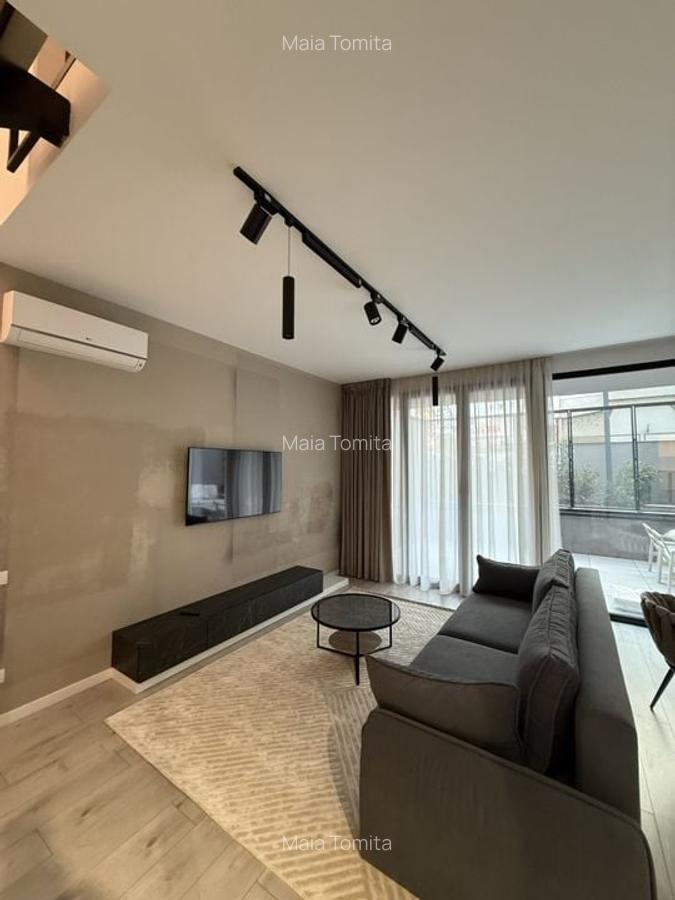 Duplex cu terasă generoasă /  2 locuri de parcare - 2 Duplex cu terasă generoasă /  2 locuri de parcare - 2