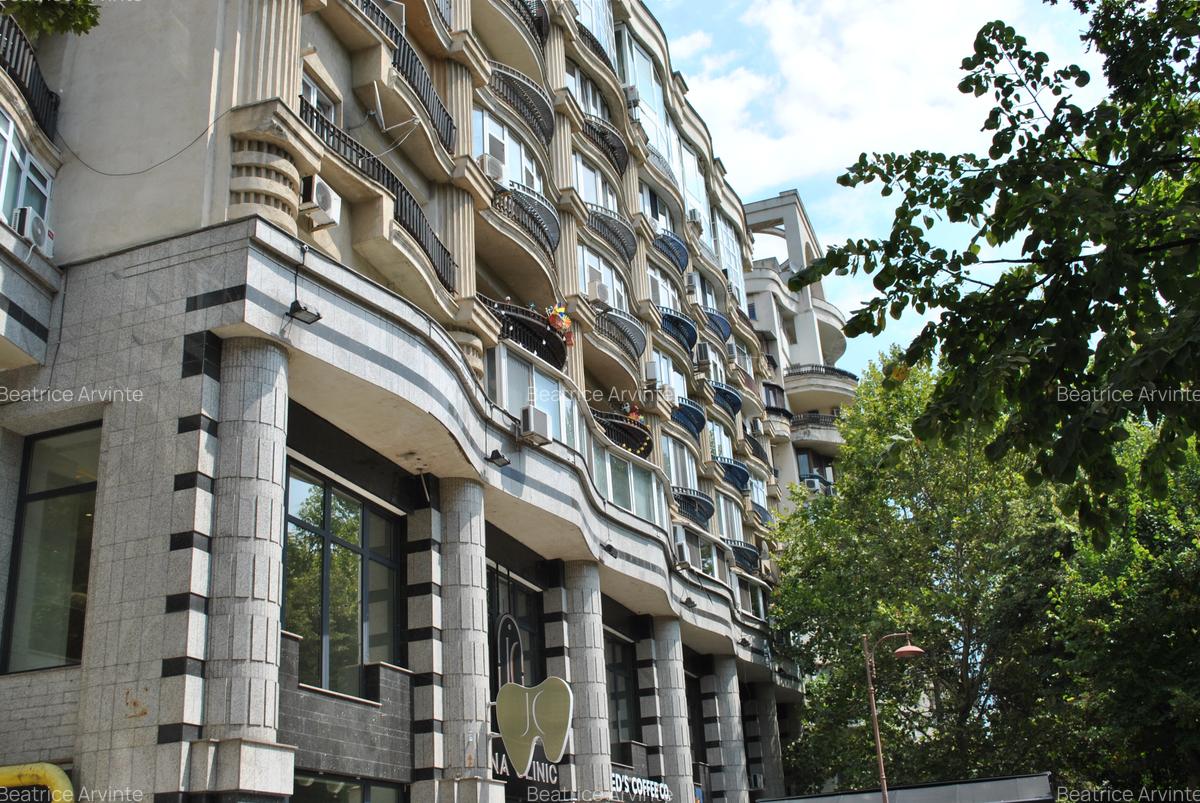 Oportunitate rară pentru investitori – apartament spațios pe Bulevardul Unirii - 1