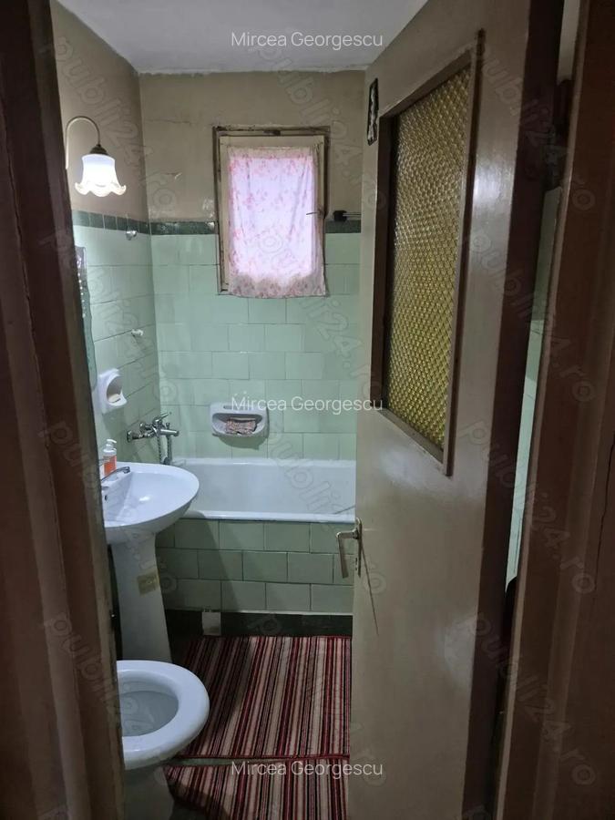 Vand apartament cu 3 camere + balcon - 1