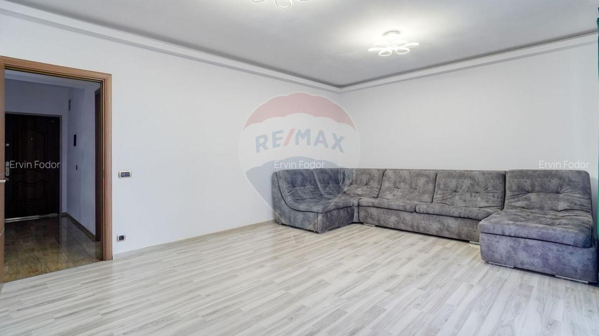 Apartament cu 3 camere de vanzare in Isaran Tractorul - 4