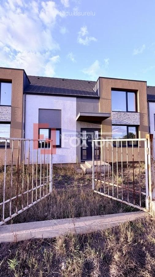 Casa tip triplex, cu 2 camere, de vanzare in Sanandrei. - 1