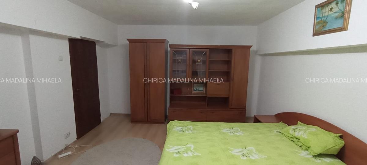 Unirii, bloc 1990, decomandata - 2