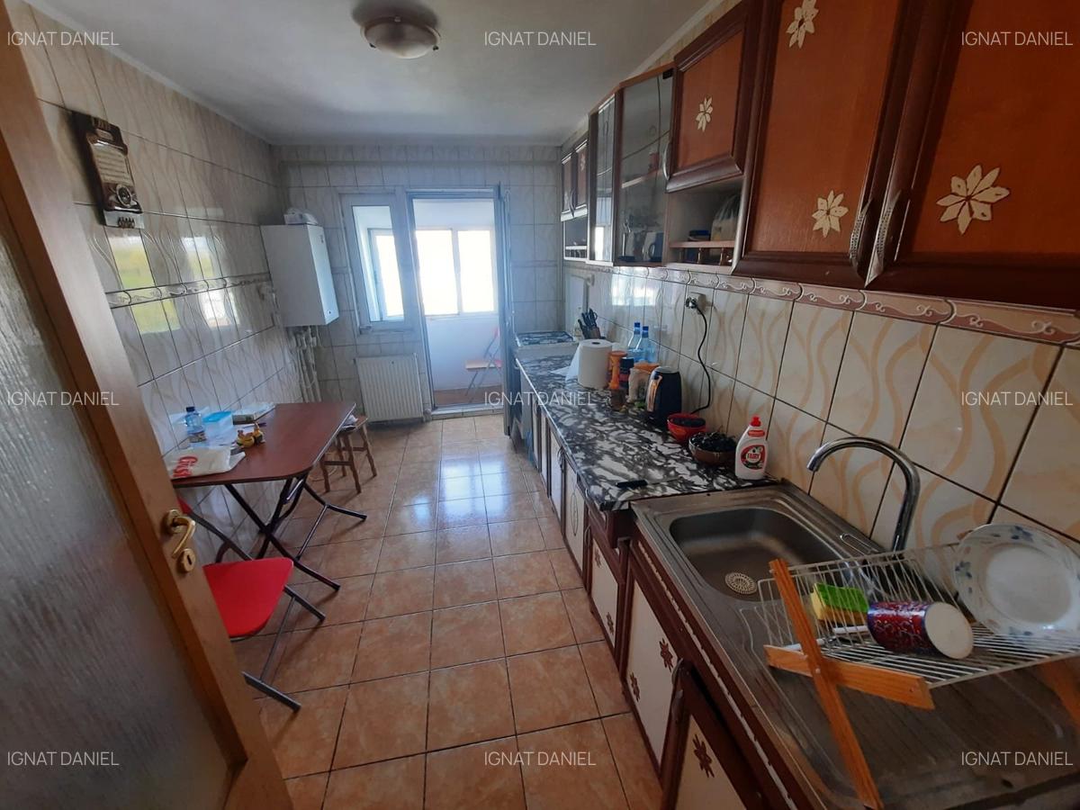 Apartament cu 3 camere decomandat, zona Nicolina - 6