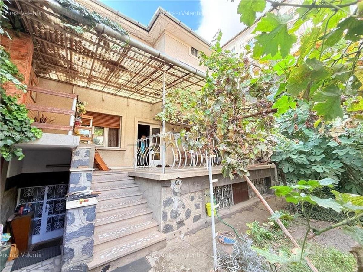 Casa individuala 9 camere, 3 bai, garaj, teren 350 mp - Zona Cetatii/ Hotel MERC - 20 Casa individuala 9 camere, 3 bai, garaj, teren 350 mp - Zona Cetatii/ Hotel MERC - 20