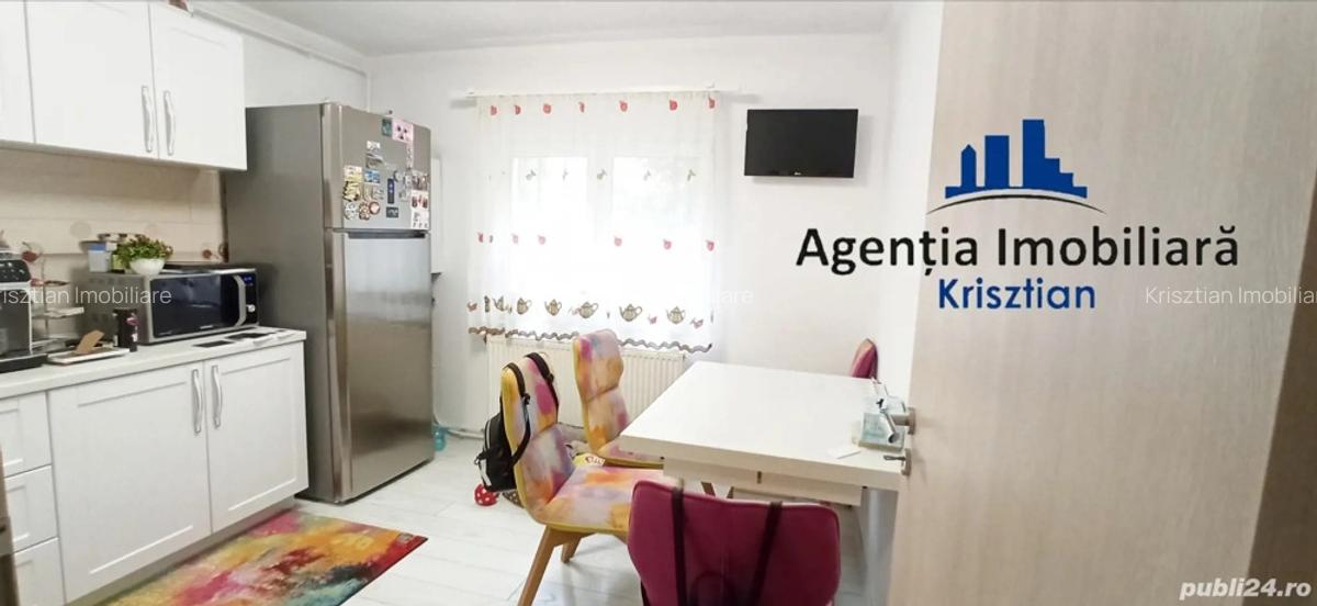 Apartament cu 3 camere de vanzare - Zona Micro 16 - 7