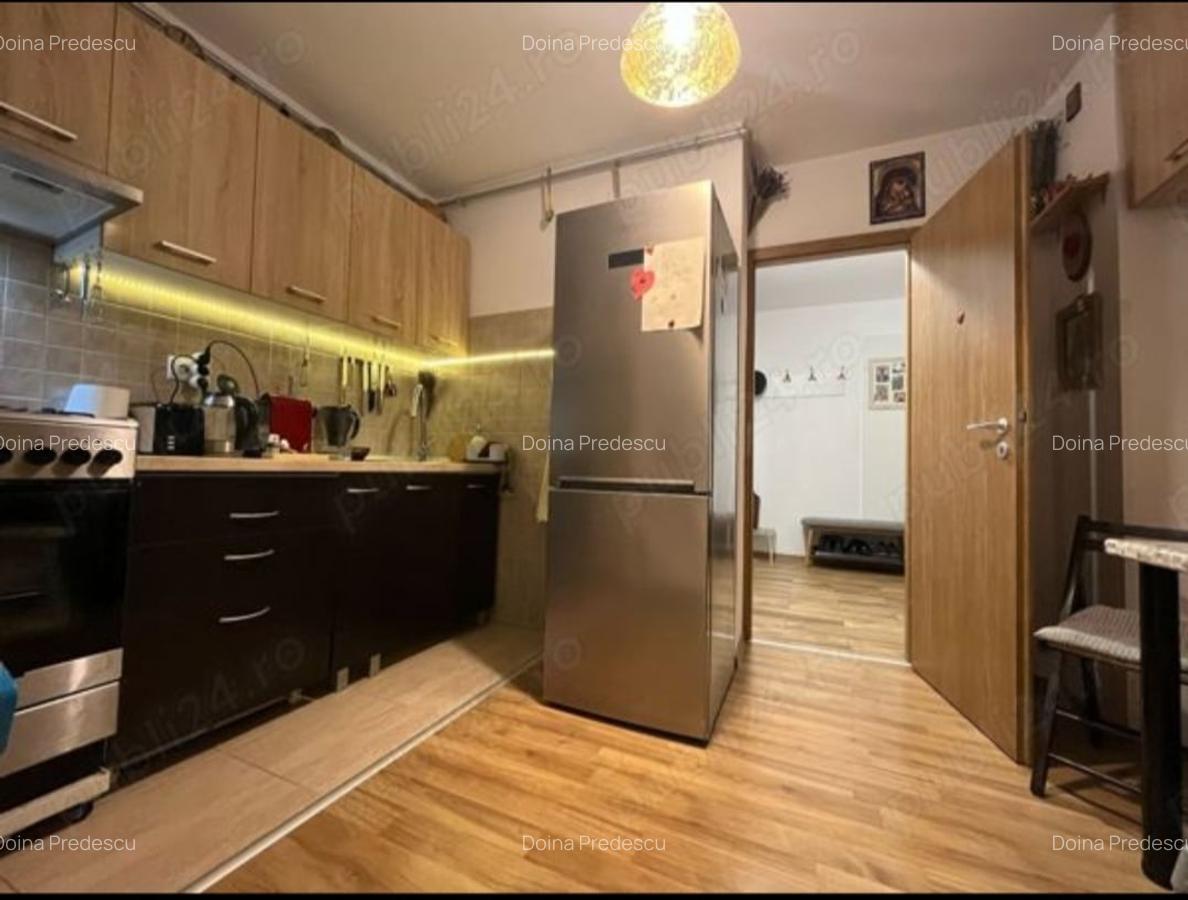Apartament cu 3 camere decomandat în Plăvăț II - 7