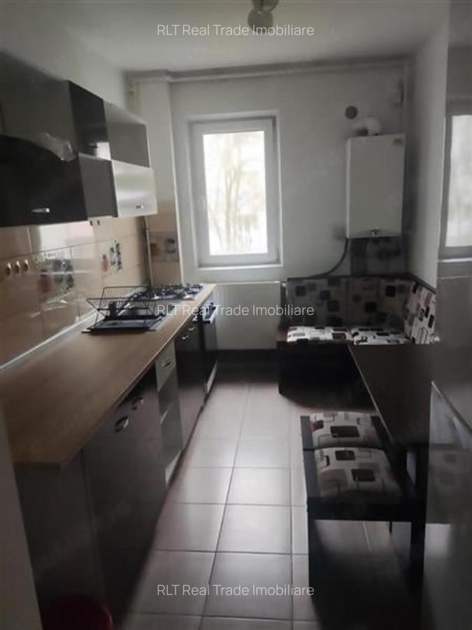 Apartament cu 2 camere semidecomandat, mobilat în Tractorul - 2