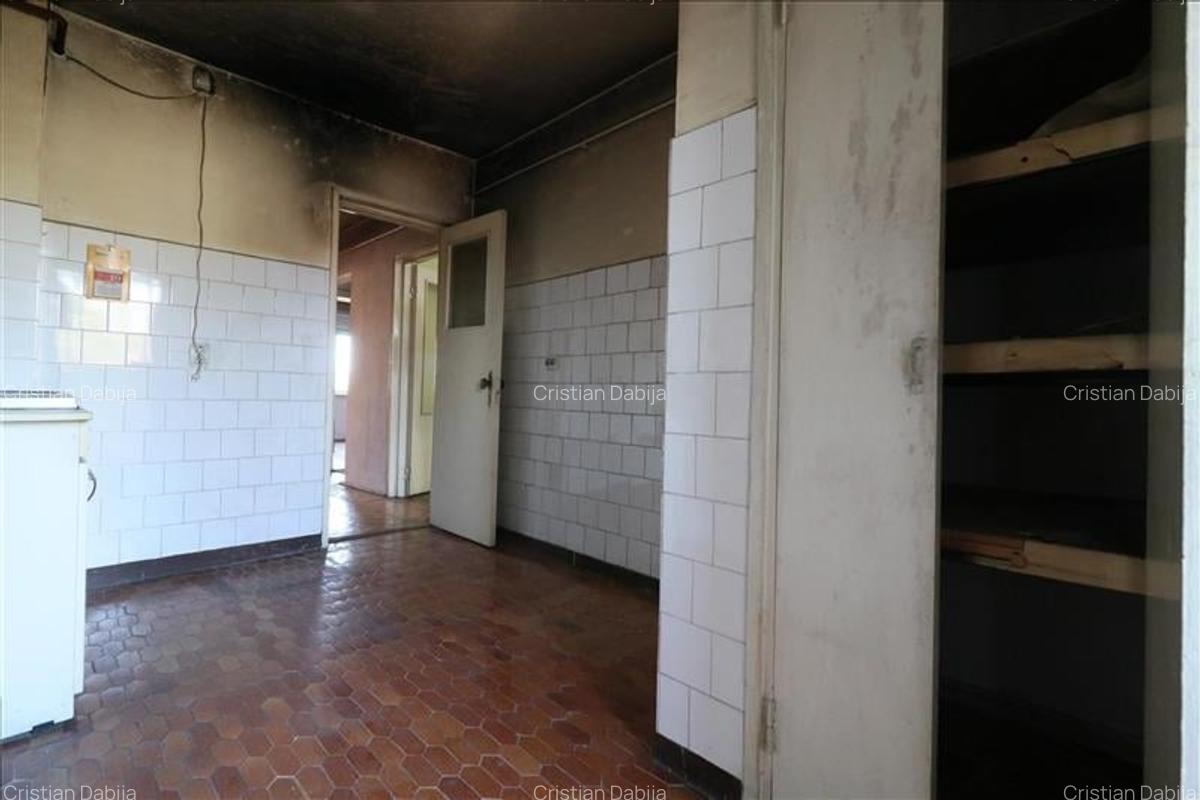 Apartament cu 3 camere, 2 bai, UMF CENTRU, decomandat, bloc din 1980 - 10