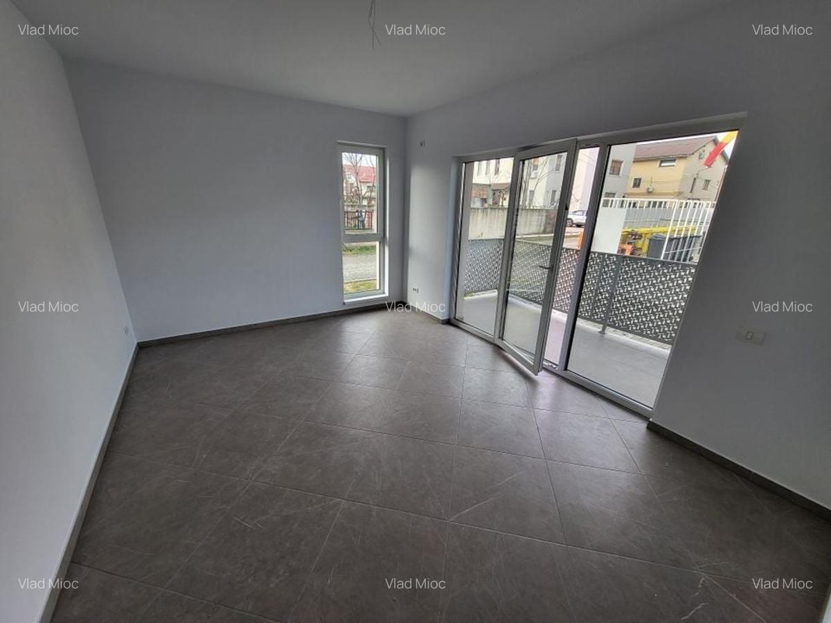 Bloc Nou-Braytim. Langa Hotel Arizona. Decomandat. Bucatarie inchisa - 1