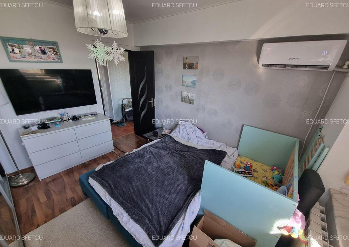 Apartament cu 3 camere in zona P-ta Ovidiu - 2