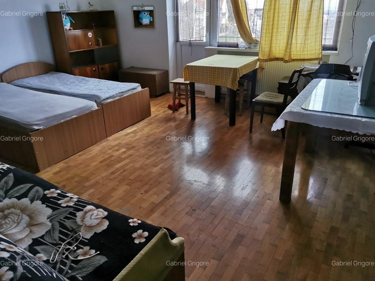 Apartament cu 5 camere decomandat în Central - 4