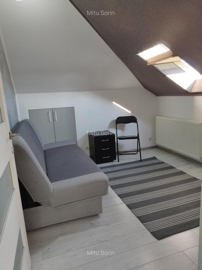 Apart 3 camere la mansarda(2 dormitoare + 1 living cu bucatarie) str. M. Eliade - 2