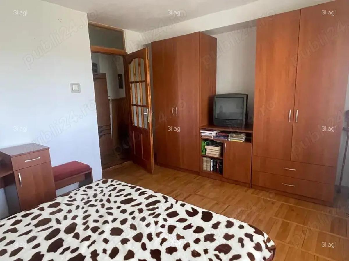 Vand apartament , 4 camere , decomandat , etaj 3 , stadion - 4