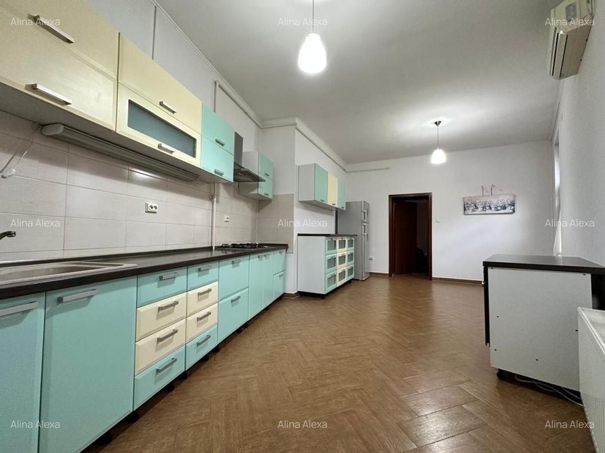 Apartament cu 4 camere semidecomandat în Centrul Istoric - 2