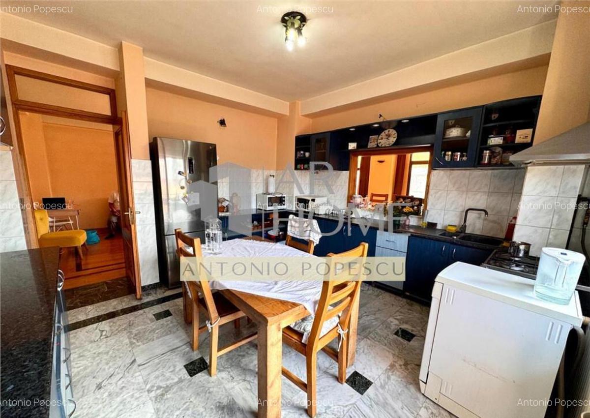 Apartament 4 camere, terasa 49,5 mp, an 2010, Ploiesti, Bd. - 13