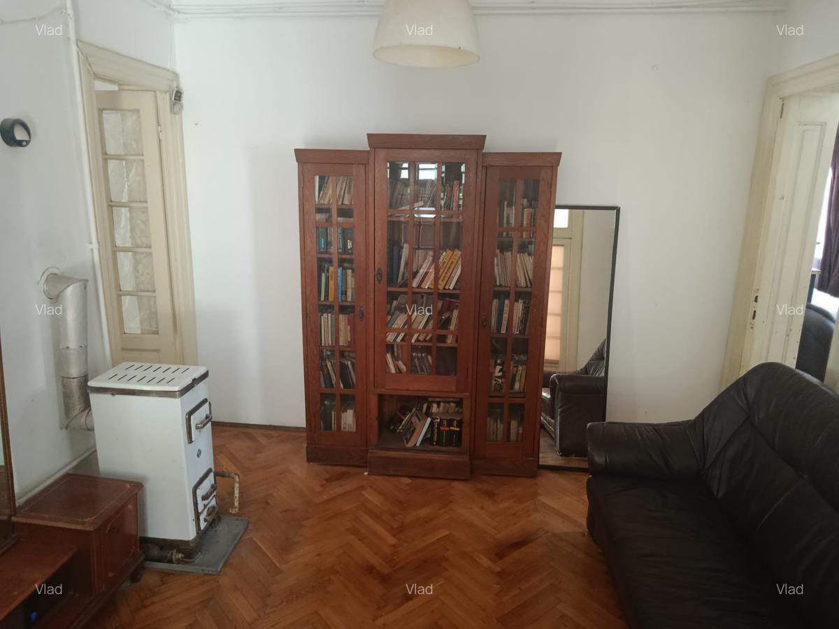 Casă de vânzare – 5 camere într-o vilă interbelică, 125 mp - 7 Casă de vânzare – 5 camere într-o vilă interbelică, 125 mp - 7