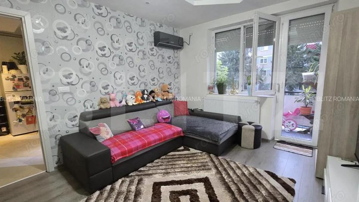 Apartament de vanzare, cu 2 camere, 55 mp, zona Careiului - 2