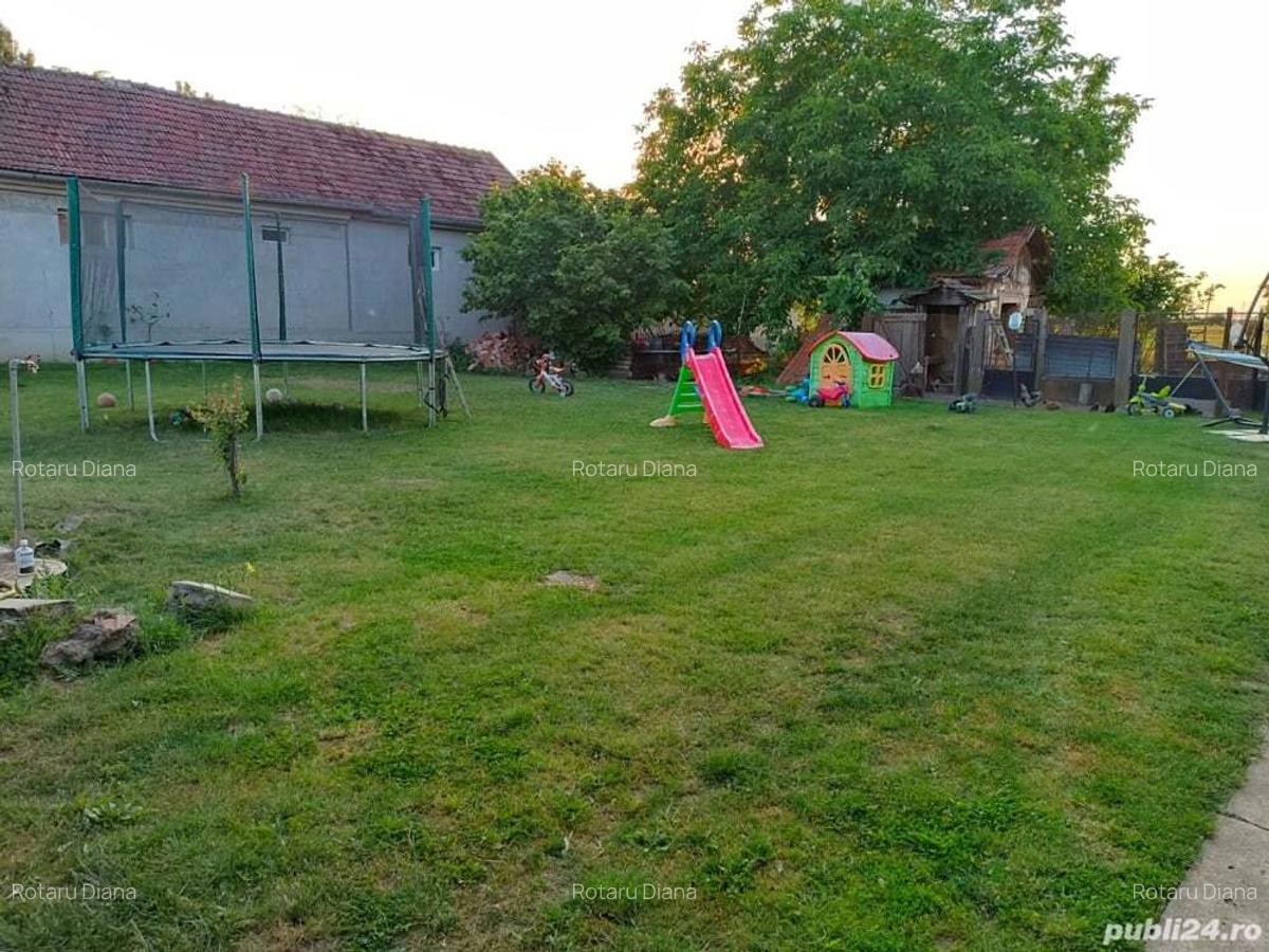 Casa de vanzare cu front stradal generos, disponibila in 2 rate, in zona buna - 7