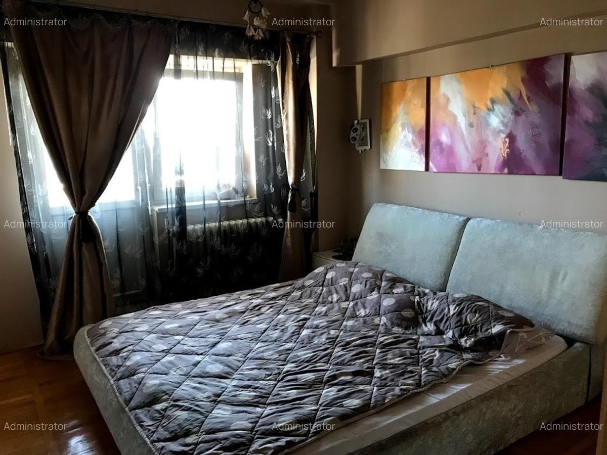 Apartament cu 3 camere semidecomandat în Calea București - 2