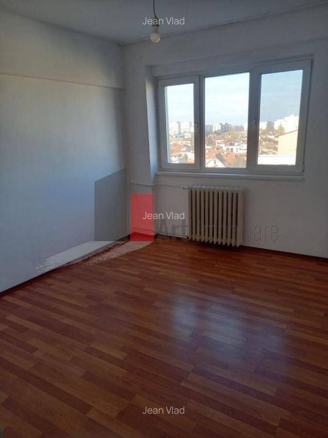 Apartament cu 3 camere semidecomandat în Titulescu - 7