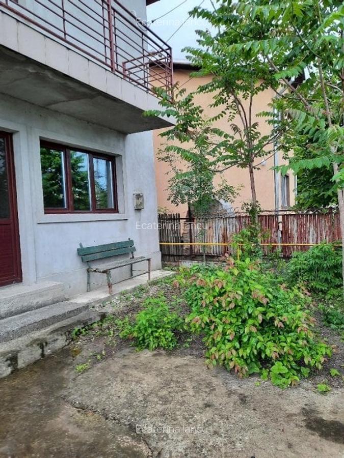 Casă cu 6 camere în Românești - 2