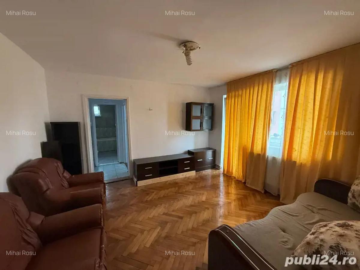 Apartament 3 camere Semidecomandat - 1