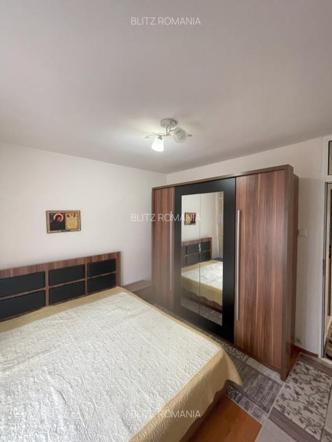 Apartament de vanzare, cu 2 camere decomandat, 50mp, etaj 4, zona Hotvon - 5