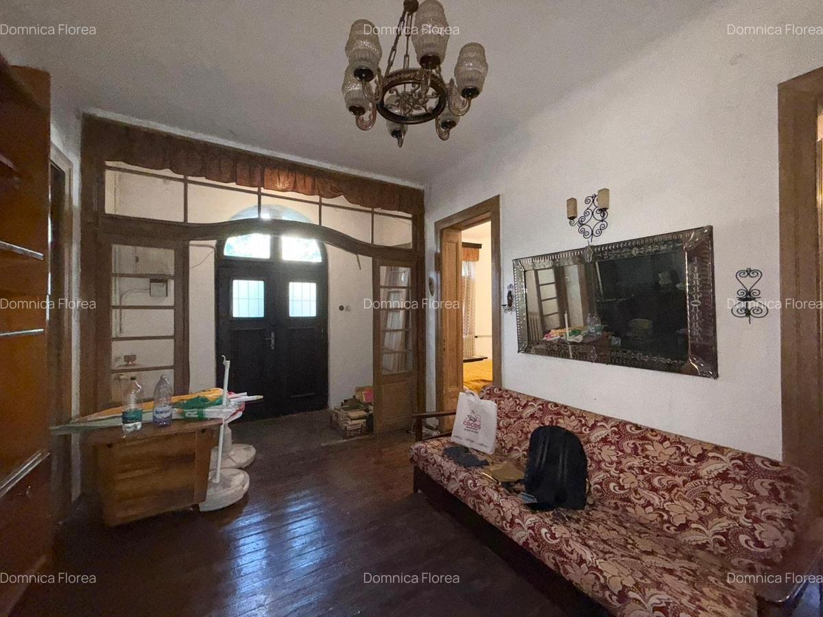 Vila in zona Băneasa, în imediata vecinătate a Parcului Herăstrău 7 camere - 10