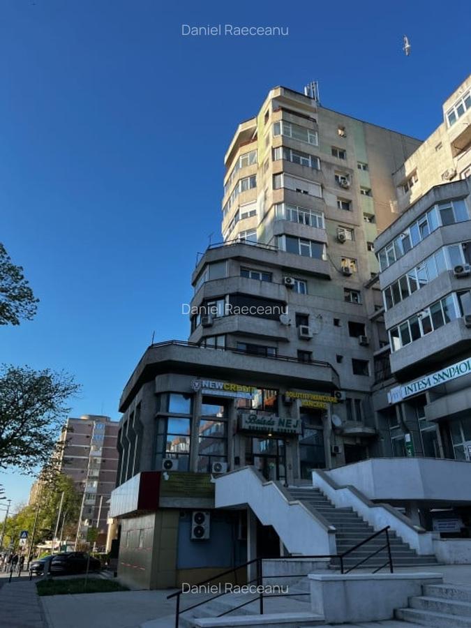 Apartament cu 5 camere decomandat în Casa de Cultură - 2