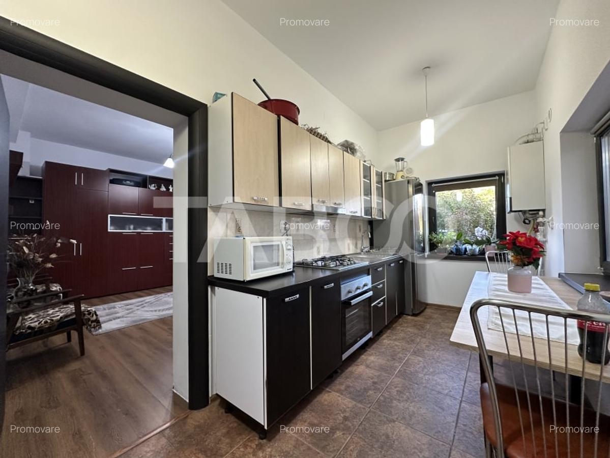 De vanzare apartament cu 2 camere decomandate la vila in Grigorescu - 2