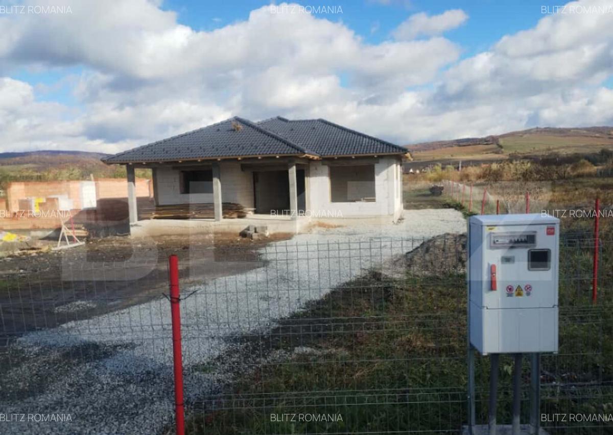 Casa cu 4 camere, 153 mp utili, teren 1000 mp extravilan, ut - 1