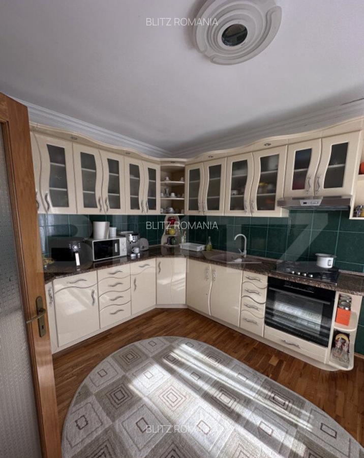 Casa spa?ioasa, 11 camere, 600 mp, teren 1450 mp, zona Li - 15