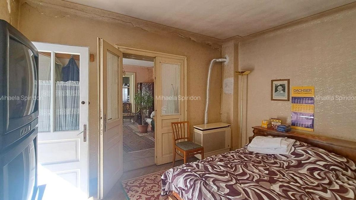 CASA CU TEREN GENEROS si acces pe doua fronturi - 10